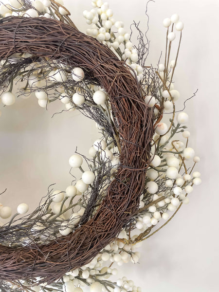 White Berry Faux Christmas Wreath 24"
