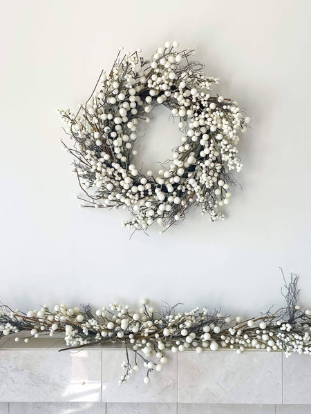 White Berry Faux Christmas Wreath 24"